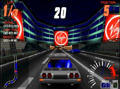 Palm Town Night zeigt die Stadt des ersten Kurses bei Nacht und führt durch das Vergnügungsviertel.