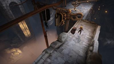 Der eine Bruder hängt an einer Stange und der andere muss rechtzeitig kurbeln betätigen, so geht Teamwork alleine.