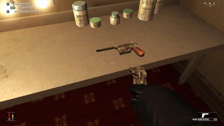 Der Hitman tauscht eine Replika mit einer echten Pistole aus und lässt so das Ziel für sich ausschalten.