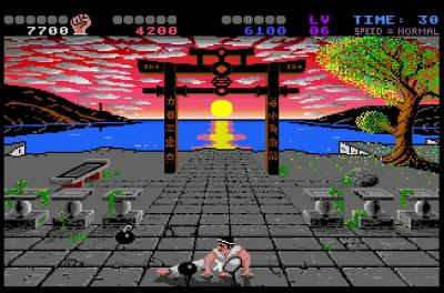 Anders als in der anderen Bonusmission können wir uns hier auch nach rechts und links bewegen und so auch teilweise explodierenden Bomben ausweichen.