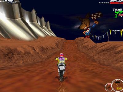 In der Dirt Arena warten einige lustige Streckengrafiken auf den Spieler, der sich aber aufgrund der Sprünge nicht zu sehr ablenken lassen sollte.