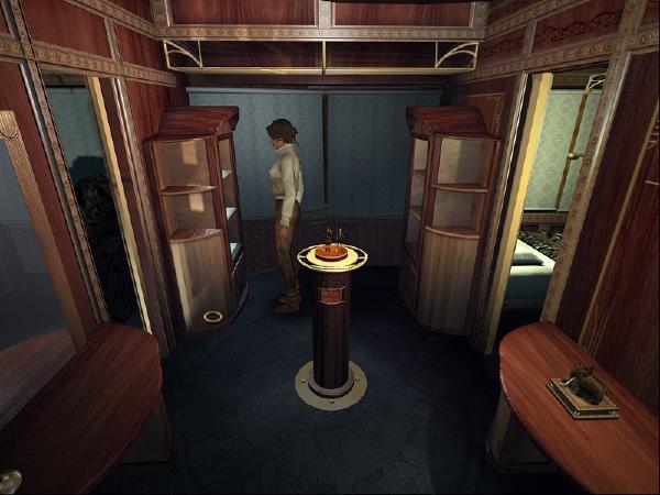 Im Zug hält sich Kate Walker im Laufe des Spiels mehrfach auf.