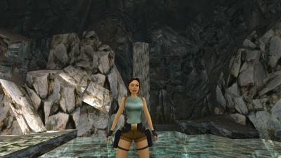Lara mit einem zwinkern vor einem Wasserfall im Remaster